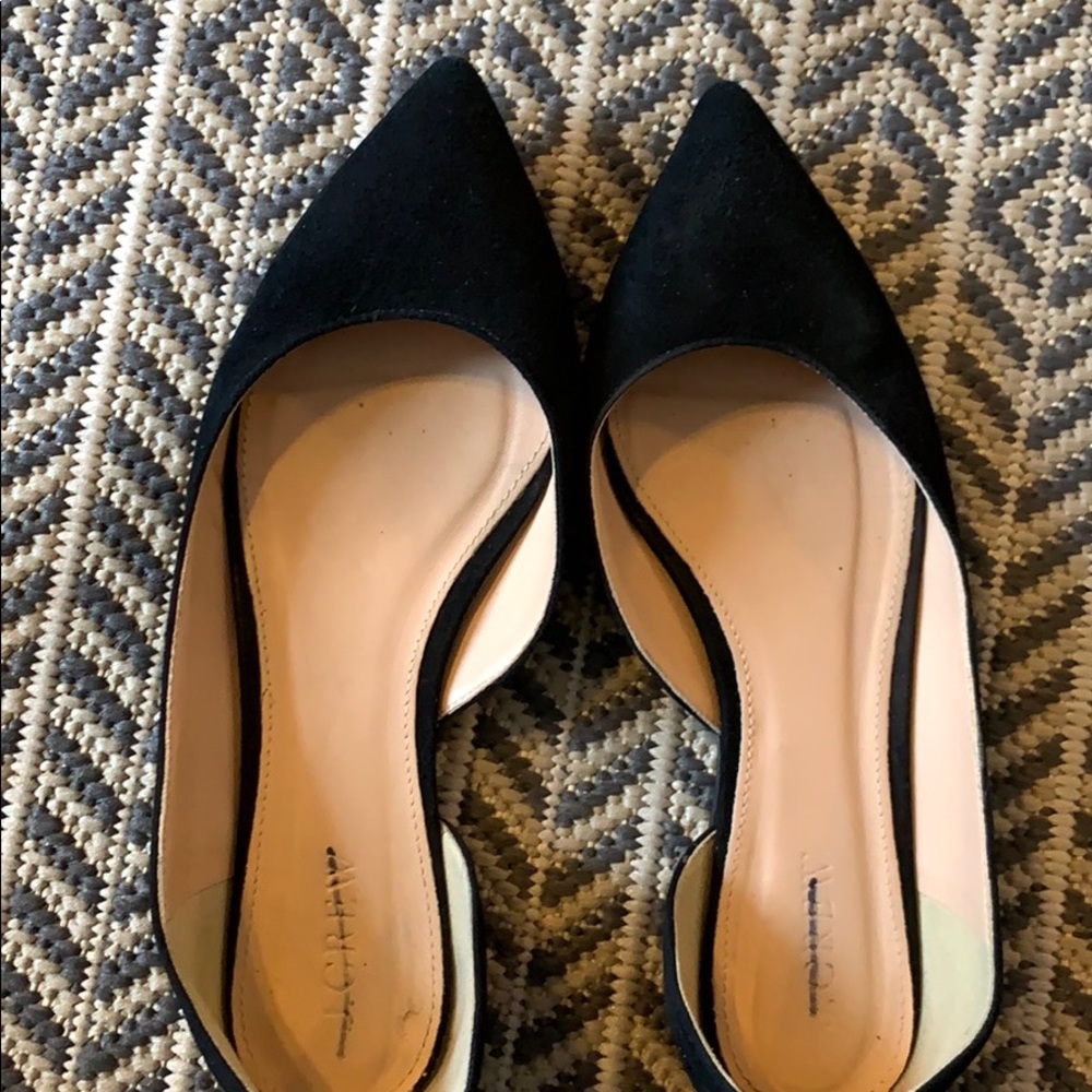 Flat shoes
